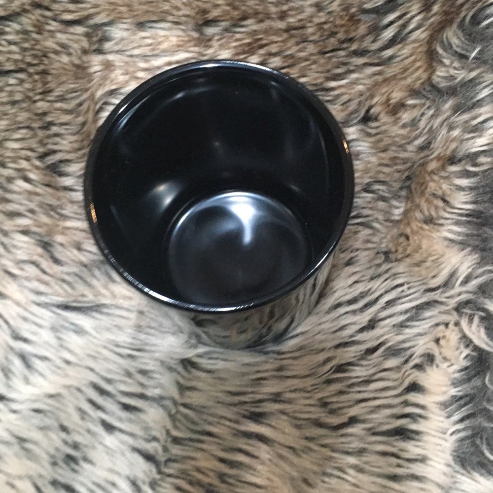 RAE DUNN Glass Makeup Brush Holder - “LIPS” Black / Gold 
NWT - Picture 3 of 3